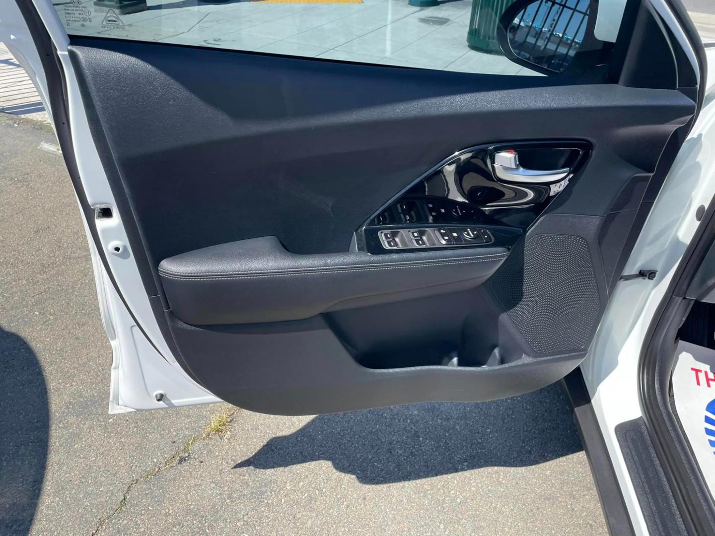 2021 WHITE /BLACK Kia Niro Plug In Hybrid (KNDCM3LD1M5) , located at 744 E Miner Ave, Stockton, CA, 95202, (209) 944-5770, 37.956863, -121.282082 - Photo#9